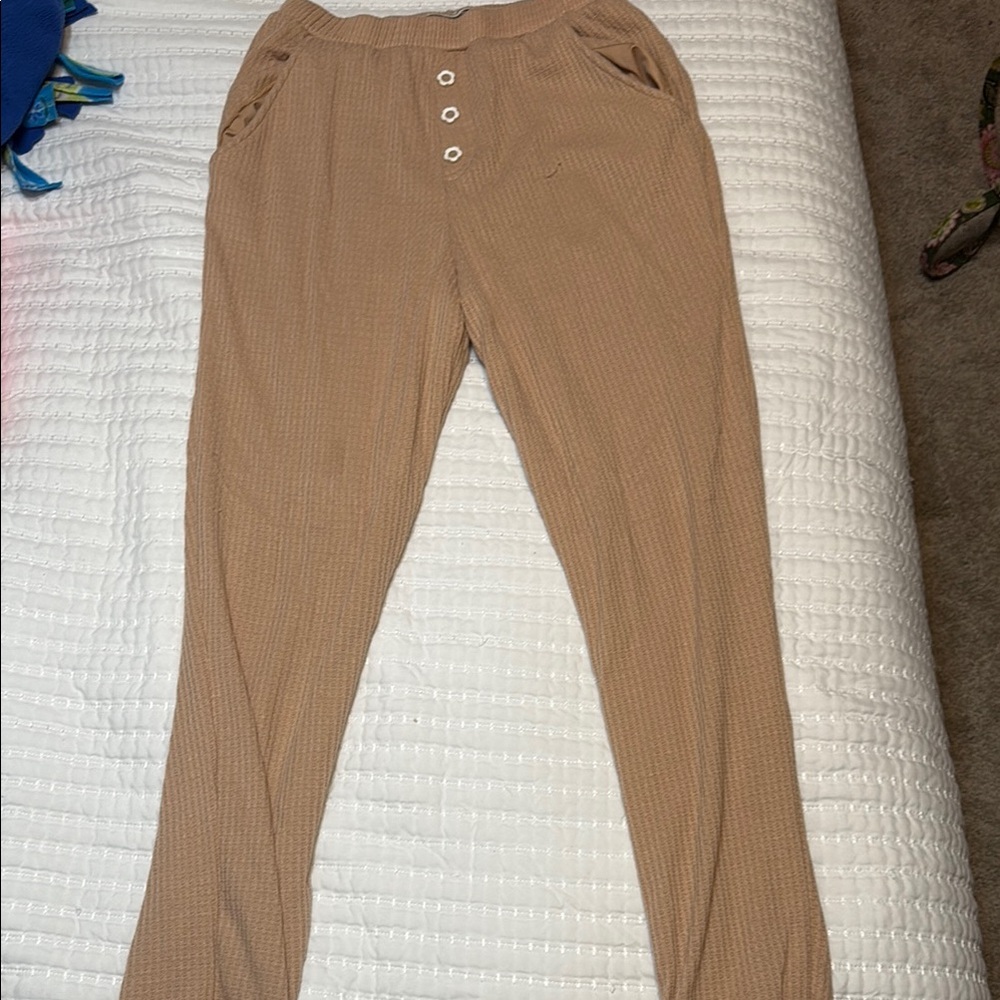 Tan Bottoms - Picture 2 of 4